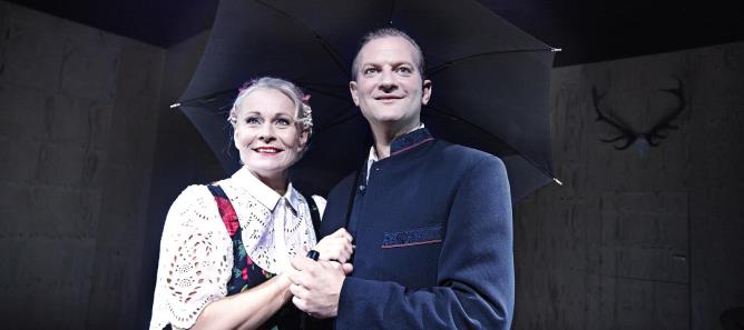 Meike Bahnsen og Mathias Flint som Josepha og Leopold i den folkekære operette Sommer i Tyrol på Folketeatret. 