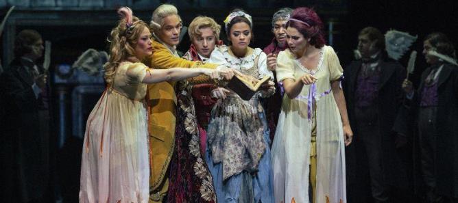 Der er fuld knald på farver og gakkede løjer i Den Kongelige Operas nye udgave af Rossinis Askepot.