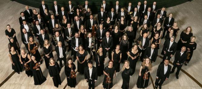 Det Kongelige Kapel leverer smuk musik i årets Nytårskncert på Operaen. 